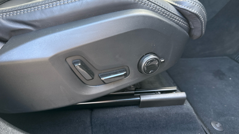 Volvo XC60 2.0 T8 [455] PHEV Ultra Dark 5dr AWD Geartronic Estate